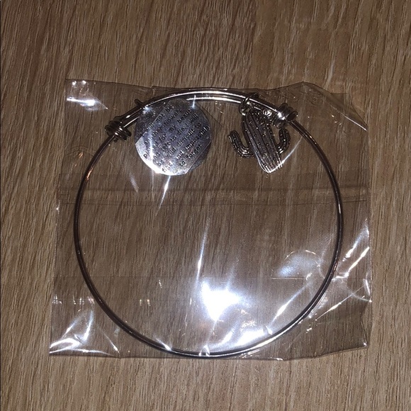 Silver Cactus Bracelet 🌵✨ - Picture 3 of 5